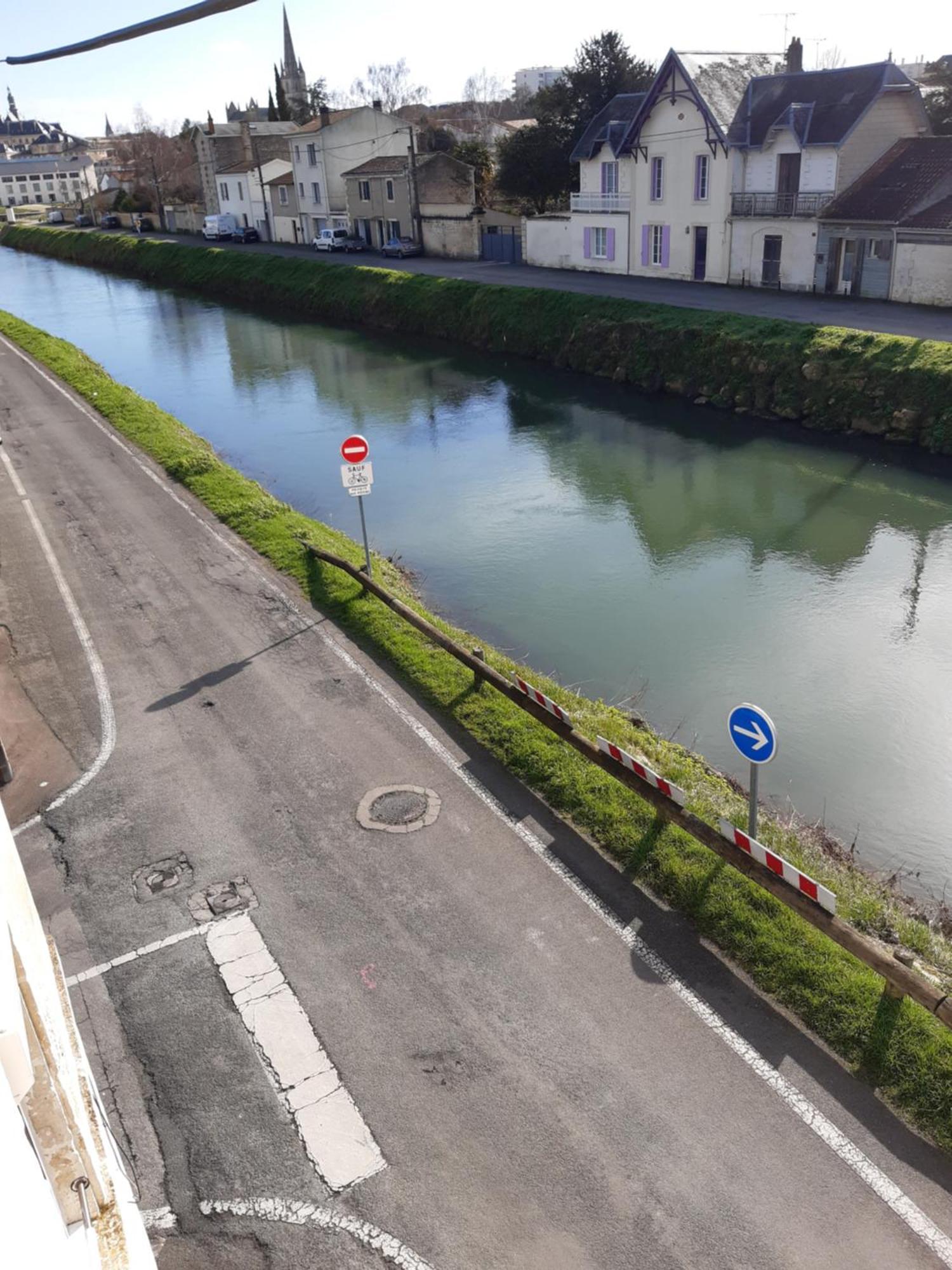 Апартаменти Niort Au Bord De L'Eau 3 Екстер'єр фото